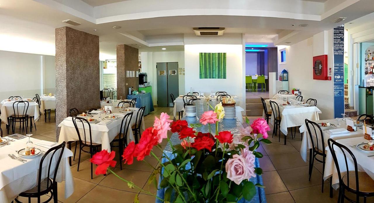 Hotel Sorriso - Molto Piu Di Una Stella Риччоне Экстерьер фото