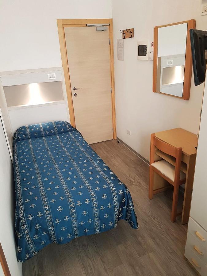 Hotel Sorriso - Molto Piu Di Una Stella Риччоне Экстерьер фото