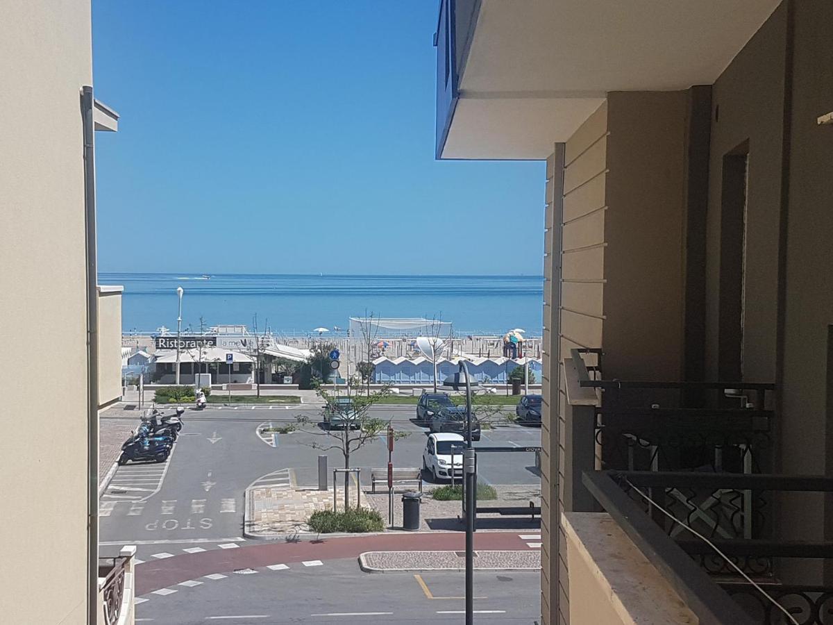 Hotel Sorriso - Molto Piu Di Una Stella Риччоне Экстерьер фото