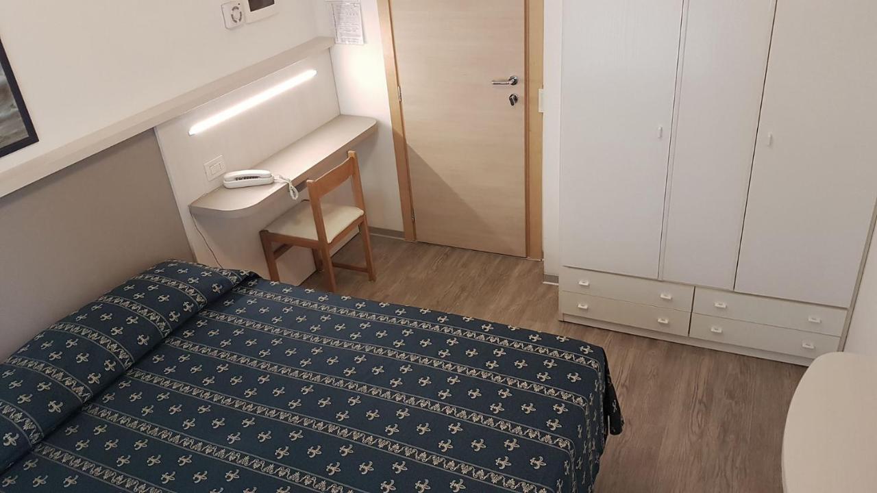 Hotel Sorriso - Molto Piu Di Una Stella Риччоне Экстерьер фото