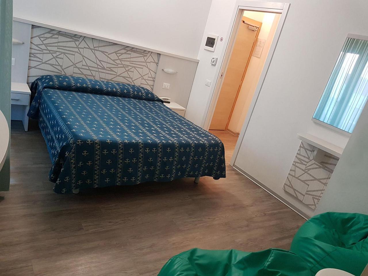Hotel Sorriso - Molto Piu Di Una Stella Риччоне Экстерьер фото