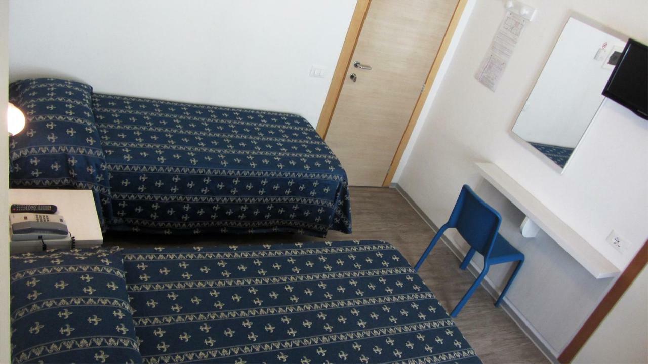 Hotel Sorriso - Molto Piu Di Una Stella Риччоне Экстерьер фото