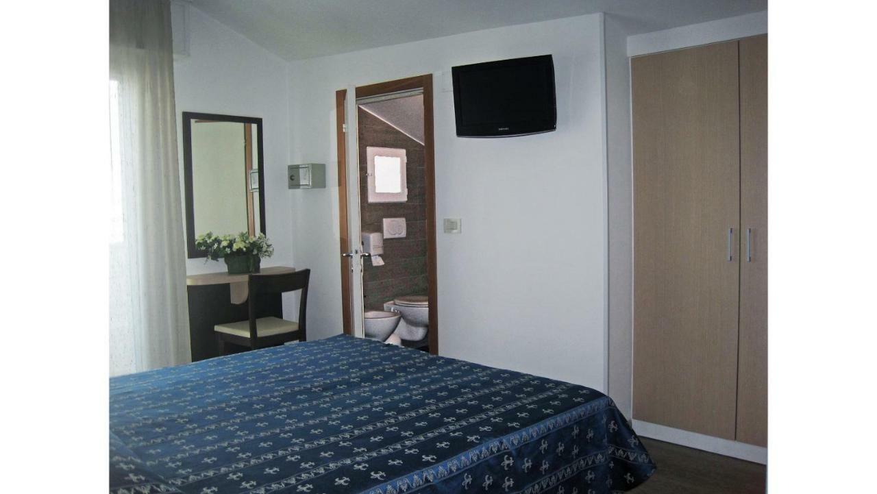 Hotel Sorriso - Molto Piu Di Una Stella Риччоне Экстерьер фото